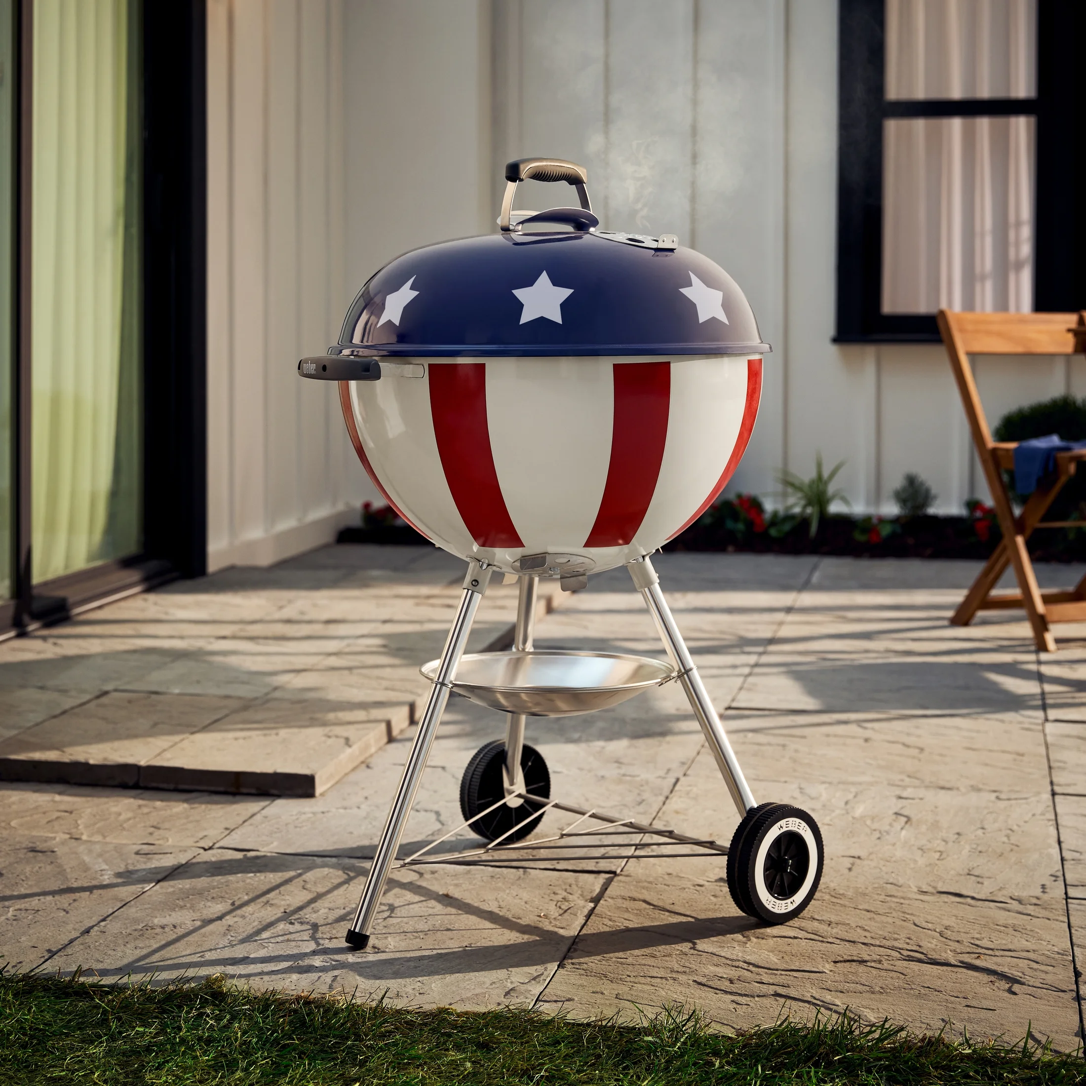 Weber Original Kettle 22-Inch Charcoal Grill, Black