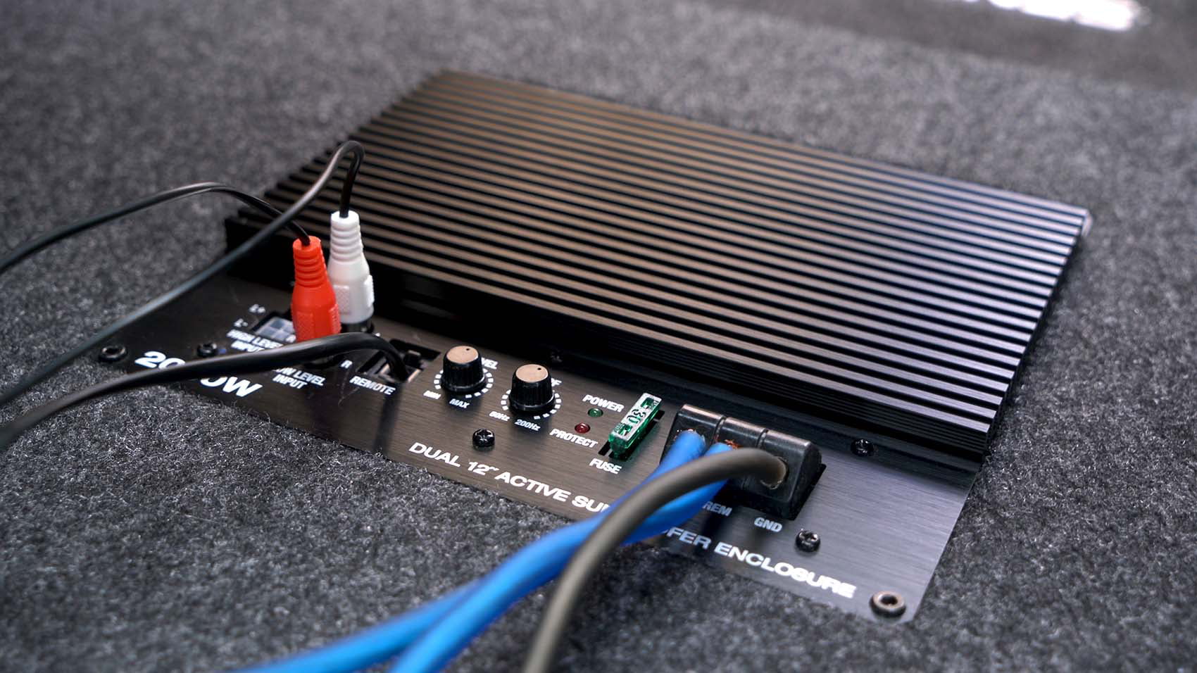 Rockville RG212CA 2000w Dual 12 inches Vented Powered Car Subwoofer Enclosure+Amp Kit